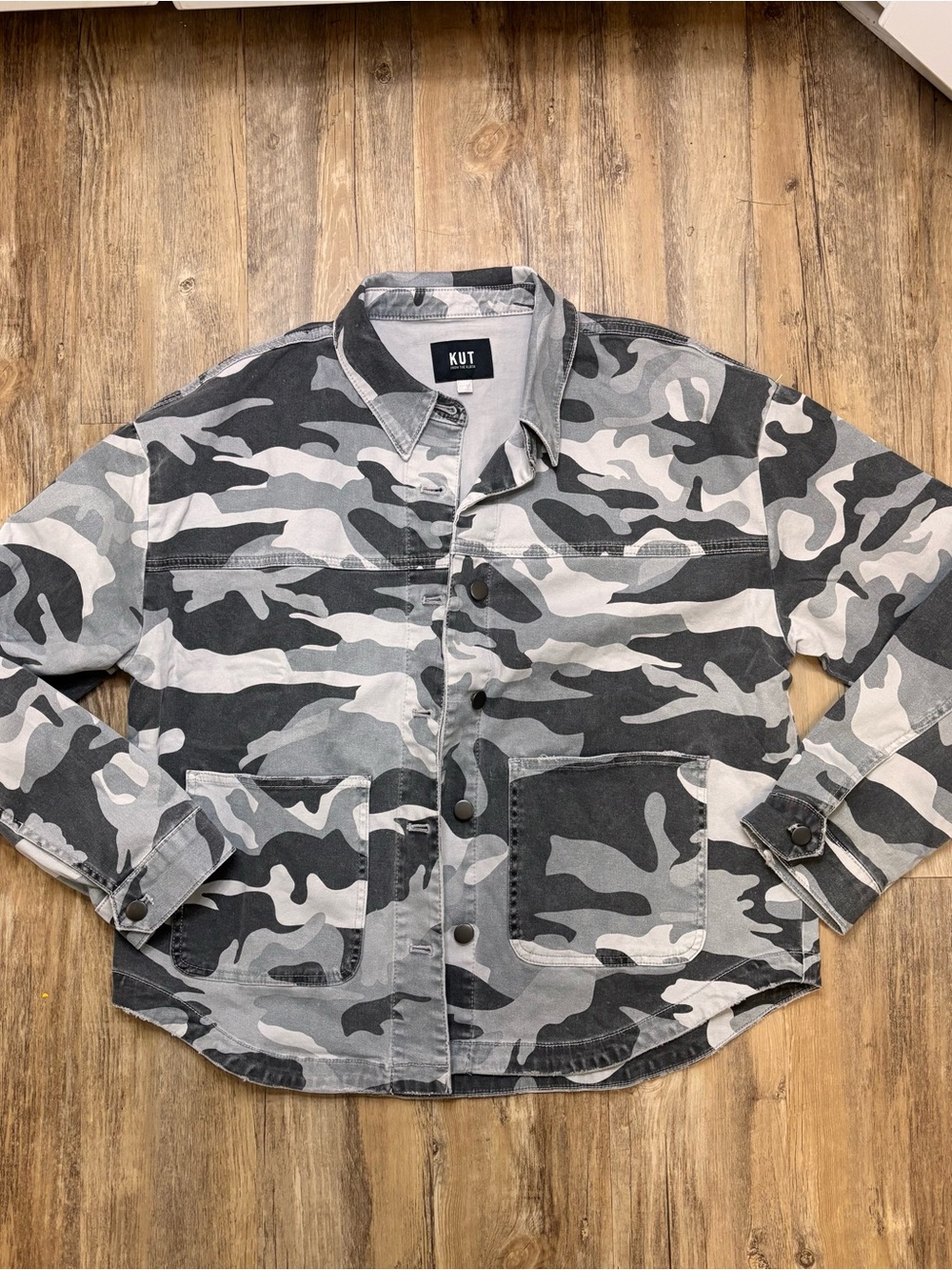 Kut from the Kloth Women’s  Gray Camouflage Button-Front Shirt Jacket
